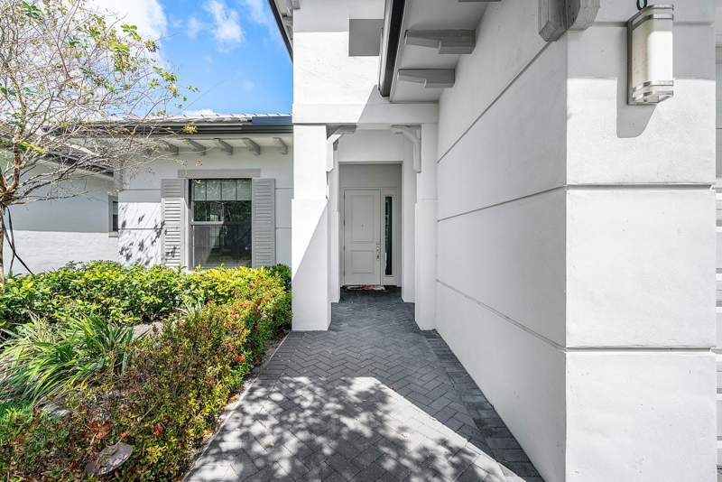 3 bedroom Single Family Residence at 3069 Safflower Circle, Banyan Cay Resort Community Plat, West Palm Beach — photo 2