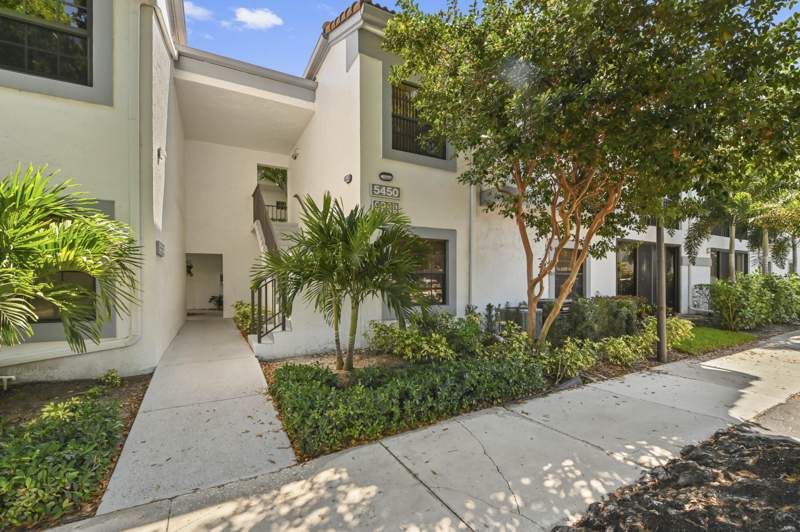 2 bedroom Condominium at 5450 Verona Drive #O, Alexandra Village, Boynton Beach — photo 3