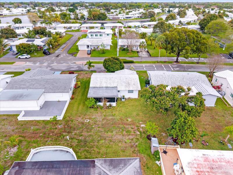 2 bedroom Single Family Residence at 5713 NW 84th Terrace, Mainlands Of Tamarac Lakes, Tamarac — photo 3