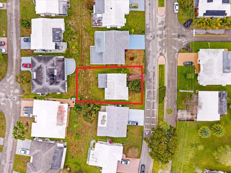 2 bedroom Single Family Residence at 5713 NW 84th Terrace, Mainlands Of Tamarac Lakes, Tamarac — photo 4