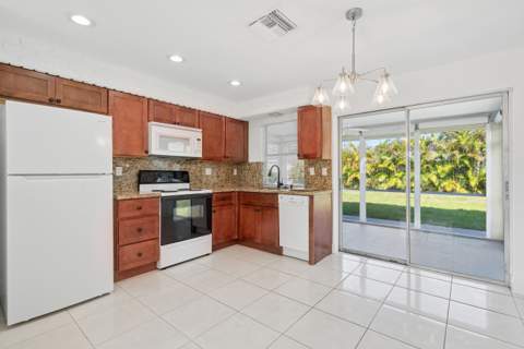 8107 NW 96th Avenue, Tamarac FL - photo 8 of 23