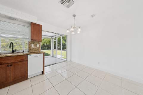 8107 NW 96th Avenue, Tamarac FL - photo 9 of 23