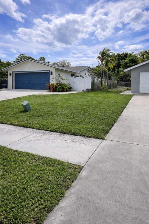 129 Bilbao Street, Royal Palm Beach FL - photo 7 of 30