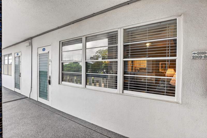 1 bedroom Condominium at 2010 N Farnham, Farnham N Condo, Deerfield Beach — photo 3