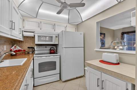 2010 N Farnham, Deerfield Beach FL - photo 16 of 83