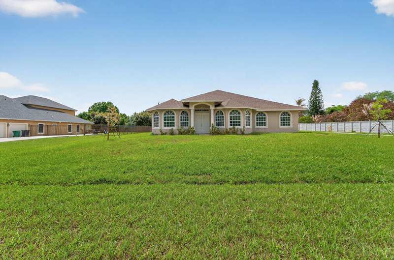 4 bedroom Single Family Residence at 376 SW Paar Drive, Port St Lucie Section 37, Port St. Lucie — photo 1