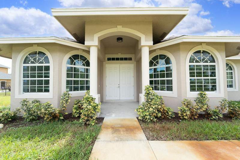 4 bedroom Single Family Residence at 376 SW Paar Drive, Port St Lucie Section 37, Port St. Lucie — photo 2