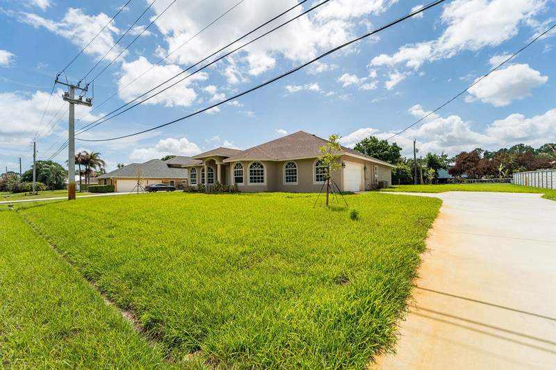 4 bedroom Single Family Residence at 376 SW Paar Drive, Port St Lucie Section 37, Port St. Lucie — photo 4