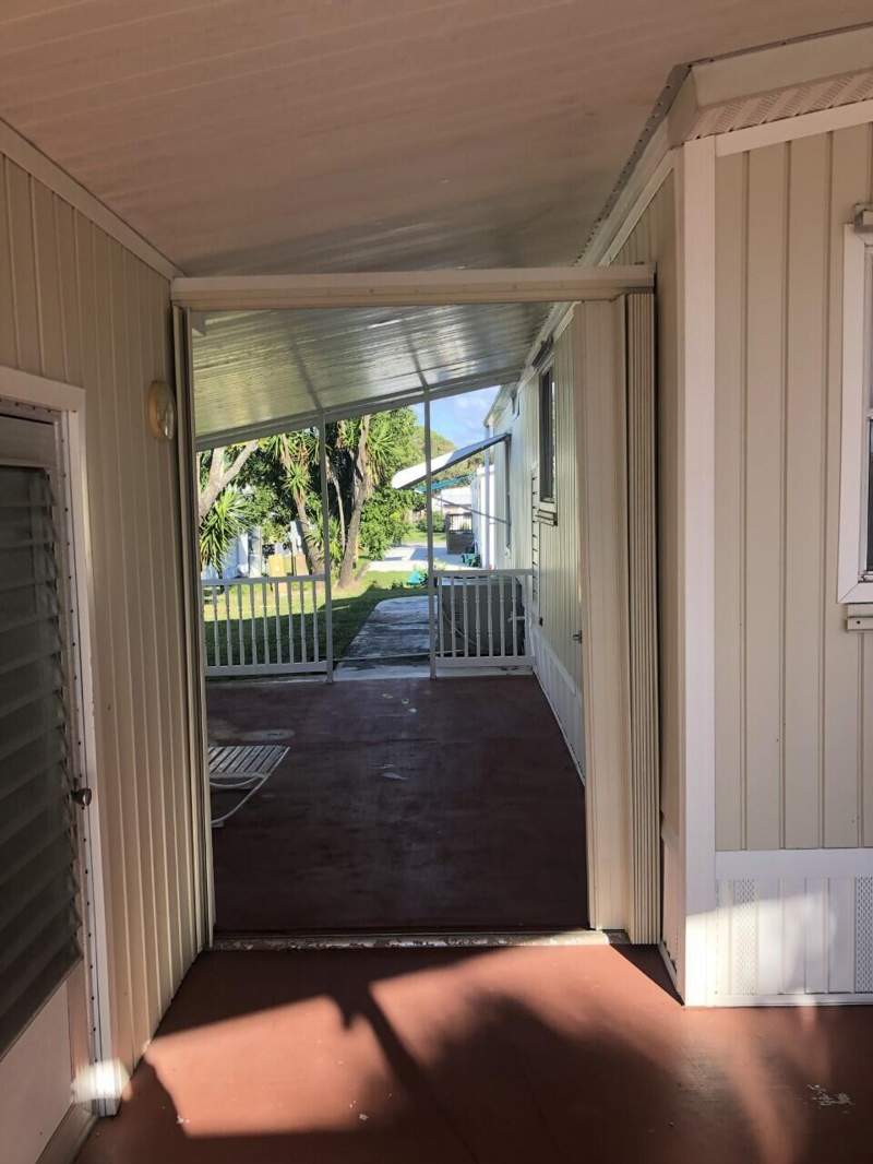 2 bedroom Manufactured Home at 7847 SE Swan Avenue, Ridgeway, Hobe Sound — photo 3