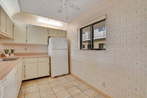 5340 Las Verdes Circle #208, Delray Beach FL - photo 10 of 49