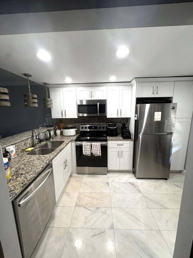 605 Oaks Drive #304