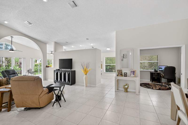 3 bedroom Single Family Residence at 9718 Harbour Lake Circle, Palm Isles, Boynton Beach — photo 3