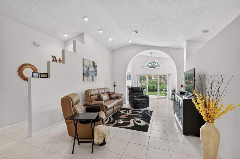 3 bedroom Single Family Residence at 9718 Harbour Lake Circle, Palm Isles, Boynton Beach — photo 4