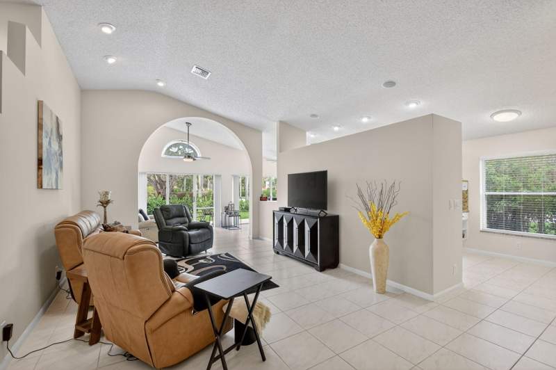 3 bedroom Single Family Residence at 9718 Harbour Lake Circle, Palm Isles, Boynton Beach — photo 2