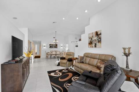 9718 Harbour Lake Circle, Boynton Beach FL - photo 9 of 107