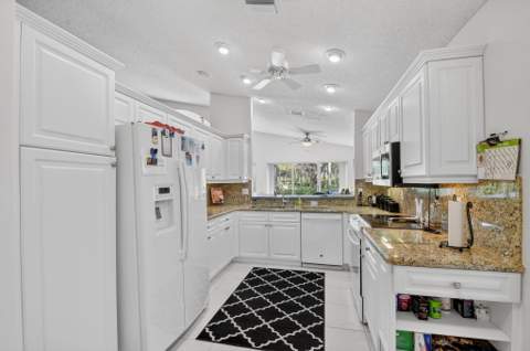 9718 Harbour Lake Circle, Boynton Beach FL - photo 13 of 107