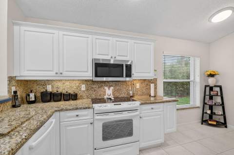 9718 Harbour Lake Circle, Boynton Beach FL - photo 15 of 107