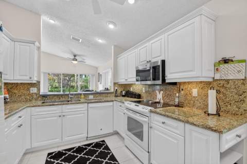 9718 Harbour Lake Circle, Boynton Beach FL - photo 16 of 107