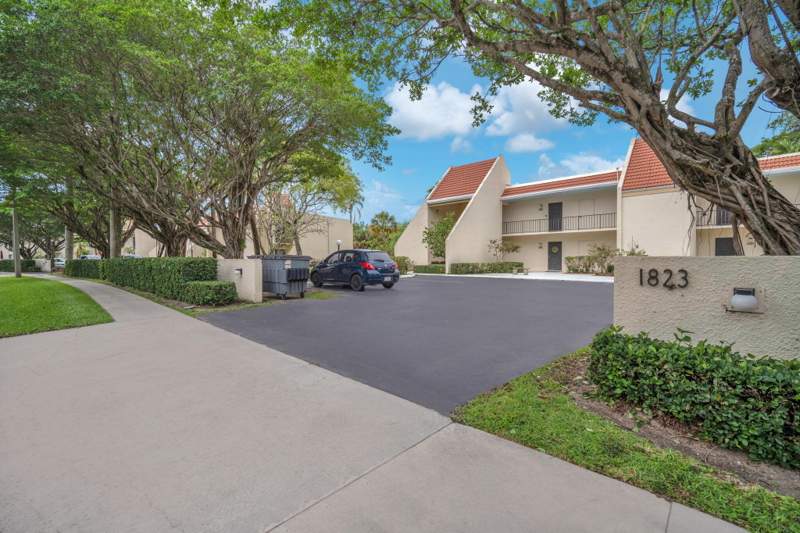 2 bedroom Condominium at 1823 Presidential Way #E101, Lands Of The President Condo 1, West Palm Beach — photo 2