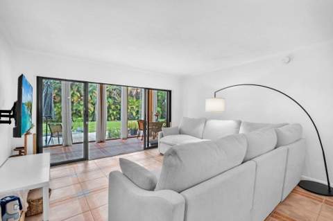 1823 Presidential Way #E101, West Palm Beach FL - photo 15 of 41