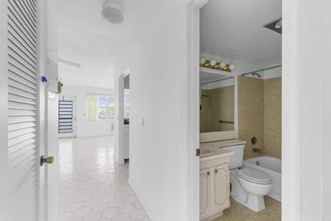 72 Ashby B, Deerfield Beach FL - photo 24 of 36