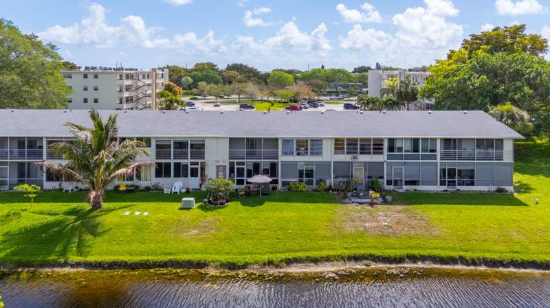 1 bedroom Condominium at 72 Ashby B, Century Village, Deerfield Beach — photo 4