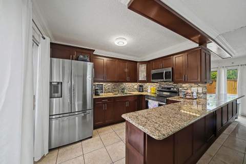 149 Lake Arbor Drive, Palm Springs FL - photo 8 of 37