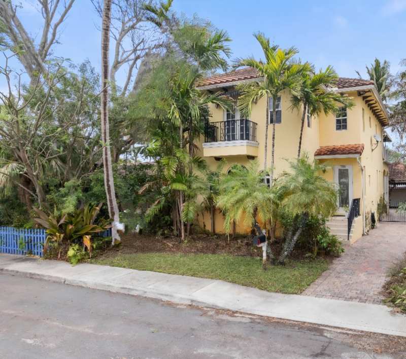 3 bedroom Single Family Residence at 218 N Palmway, Lake Worth Town Of, Lake Worth Beach — photo 1