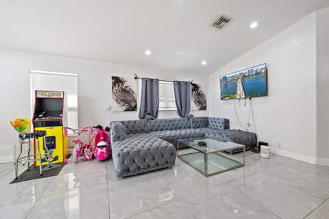 8193 Pelican Harbour Drive, Lake Worth FL - photo 9 of 23