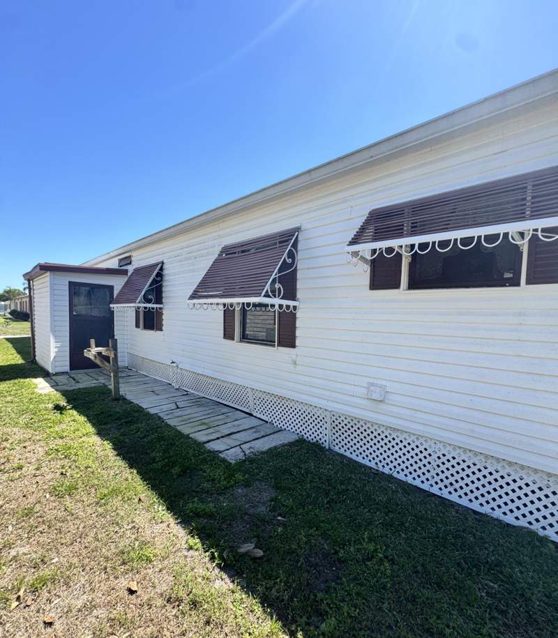 2 bedroom Manufactured Home at 37 San Roberto, Spanish Lakes Country Club Village, Fort Pierce — photo 4