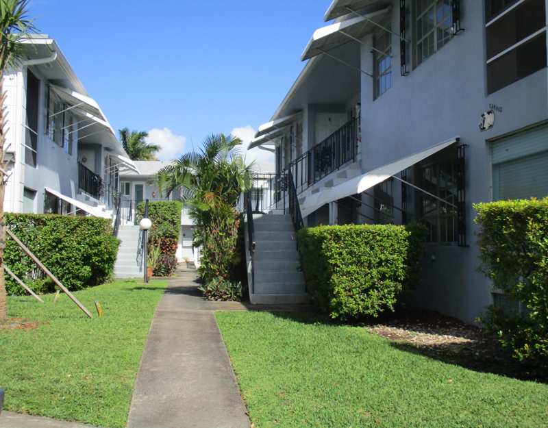 2 bedroom Condominium at 3720 Harrison Street #3, Villas 1 Condo, Hollywood — photo 1