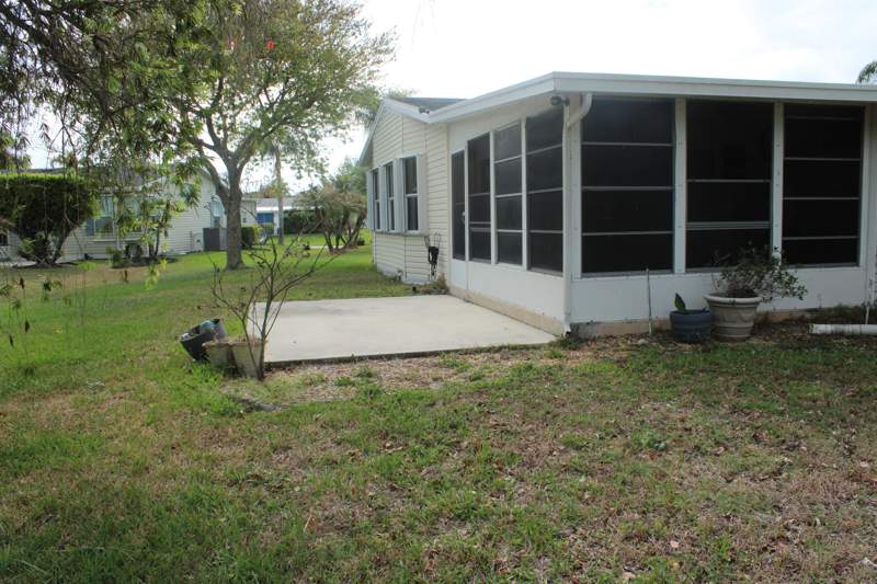 2 bedroom Manufactured Home at 3042 5 Iron Drive, Savannah Club (55+ Community), Port St. Lucie — photo 2