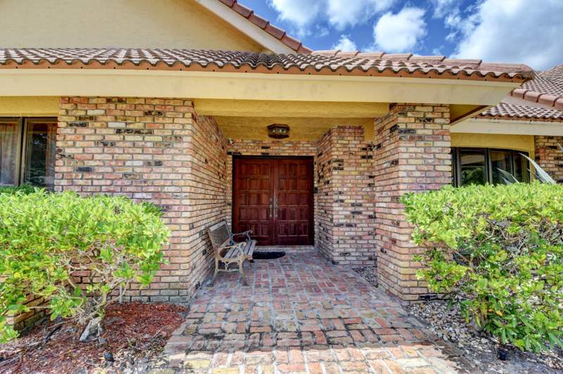 4 bedroom Single Family Residence at 3110 Equestrian Drive, Woodfield Hunt Club, Boca Raton — photo 2