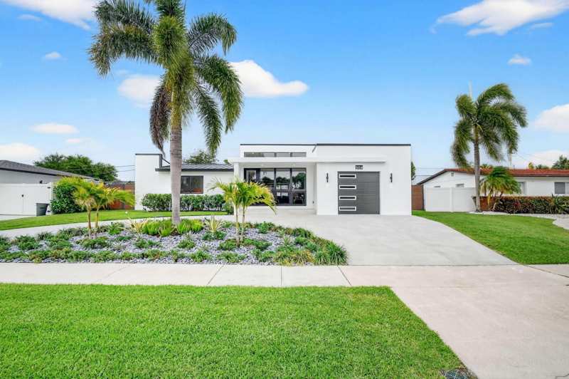 4 bedroom Single Family Residence at 504 Flotilla Road, North Palm Beach Village Of 1, North Palm Beach — photo 1