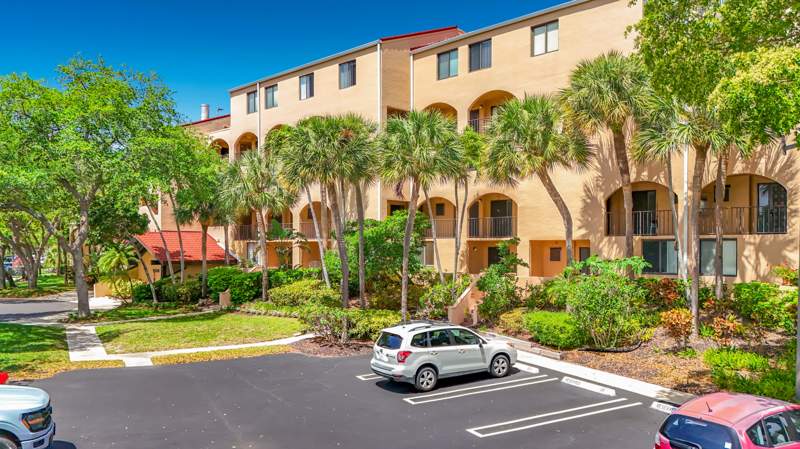 2 bedroom Condominium at 755 Dotterel Road #1411, Lavers Delray Racquet Club Condo, Delray Beach — photo 2