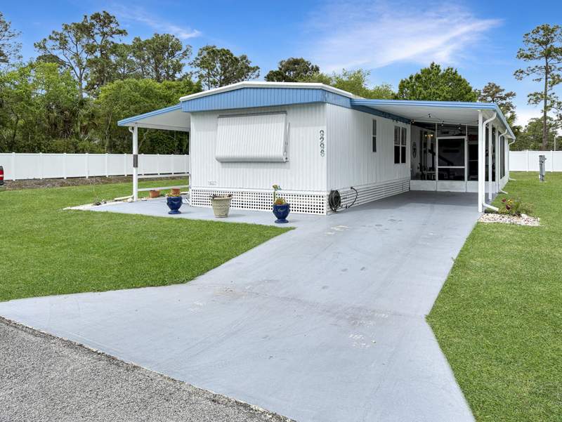 3 bedroom Manufactured Home at 9296 SW Michelle Drive, Royal Palm Mobile Home Community, Stuart — photo 2