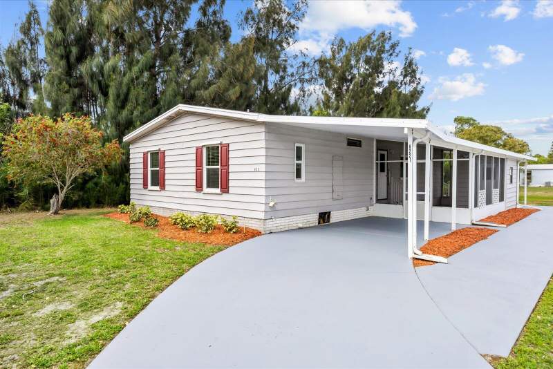 2 bedroom Manufactured Home at 8221 Cinnamon Lane, Savanna Club Plat I, Port St. Lucie — photo 2