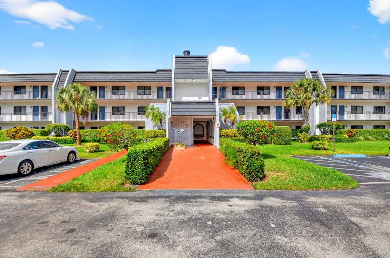 2 bedroom Condominium at 4248 Deste Court #304, Fountains Of Palm Beach Condo 5, Lake Worth — photo 2