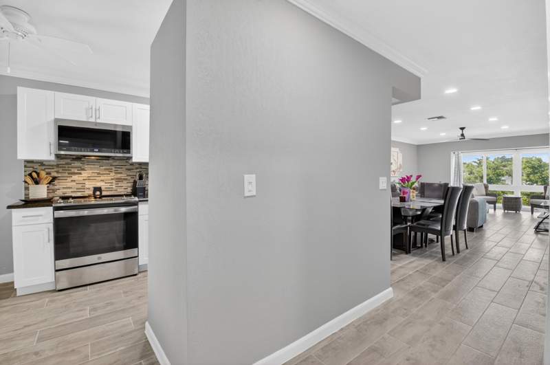 2 bedroom Condominium at 13767 Flora Place #F, Palm Greens At Villa Del Ray Condo II, Delray Beach — photo 3