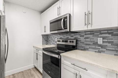 507 Meadows Circle, Boynton Beach FL - photo 6 of 23