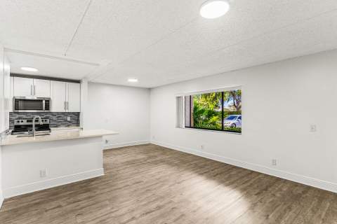 507 Meadows Circle, Boynton Beach FL - photo 7 of 23