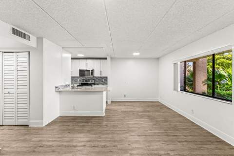 507 Meadows Circle, Boynton Beach FL - photo 10 of 23