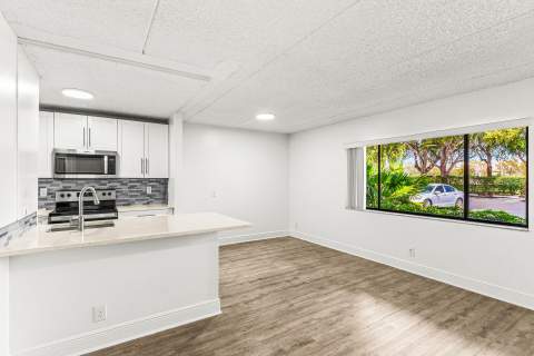 507 Meadows Circle, Boynton Beach FL - photo 11 of 23