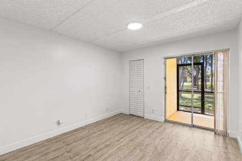 507 Meadows Circle, Boynton Beach FL - photo 13 of 23
