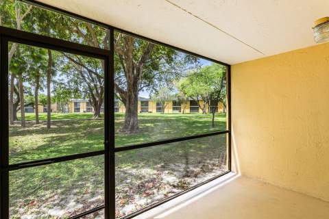 507 Meadows Circle, Boynton Beach FL - photo 20 of 23
