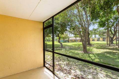 507 Meadows Circle, Boynton Beach FL - photo 21 of 23