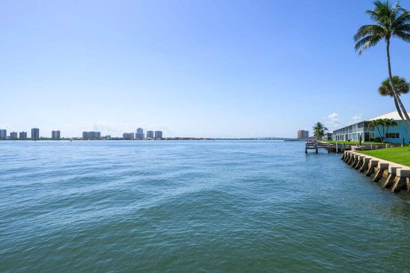 2 bedroom Condominium at 101 Doolen Court #307, Lake Colony Apts One Inc, North Palm Beach — photo 5