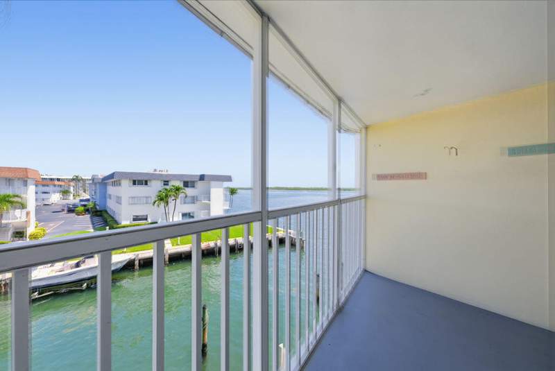 2 bedroom Condominium at 101 Doolen Court #307, Lake Colony Apts One Inc, North Palm Beach — photo 3