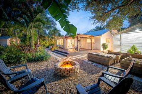 547 SW Riverview Street, Stuart FL - photo 10 of 62