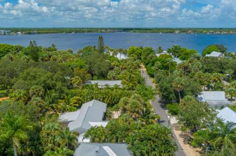 547 SW Riverview Street, Stuart FL - photo 12 of 62